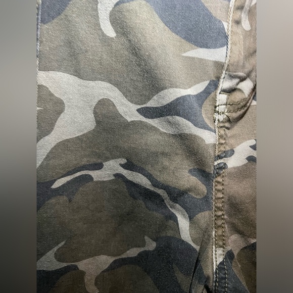 Cute Camouflage Skinny Jeans with Pockets (Size 24) - Picture 4 of 8
